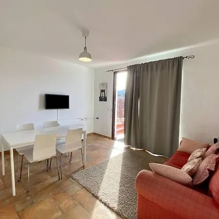 Robert House Tinajo Nyaraló